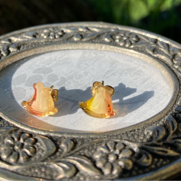 Vintage Avon acrylic sailboat earrings - Picture 4 of 4